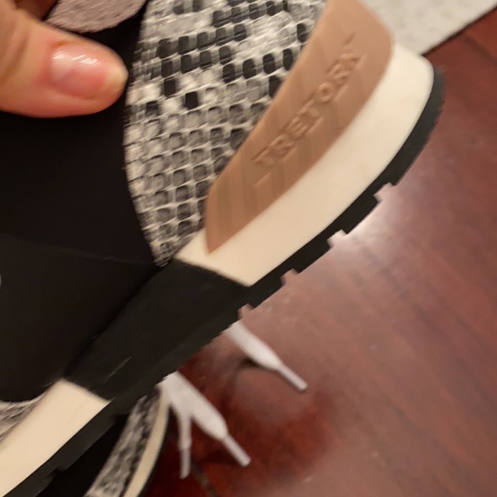 Woman’s sz 8 Tretorn Loyola 5 sneakers - Picture 5 of 8